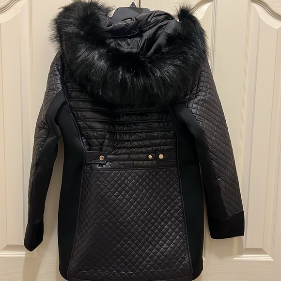 Michael Kors Women's Faux-Fur-Trim Hooded Quilted Coat - Picture 8 of 10